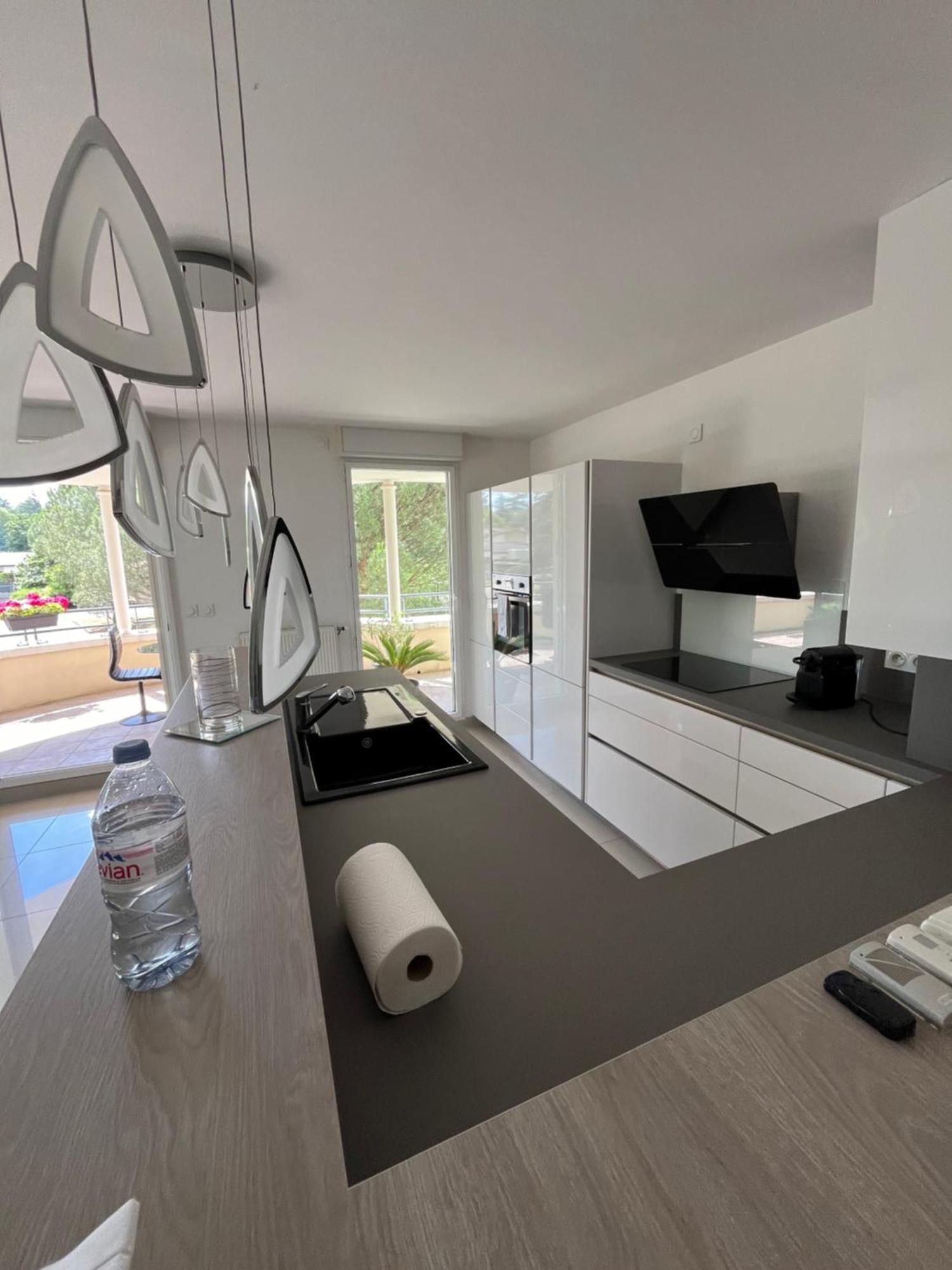 Appartement Entierement Equipe Charbonnieres-les-Bains Exterior photo