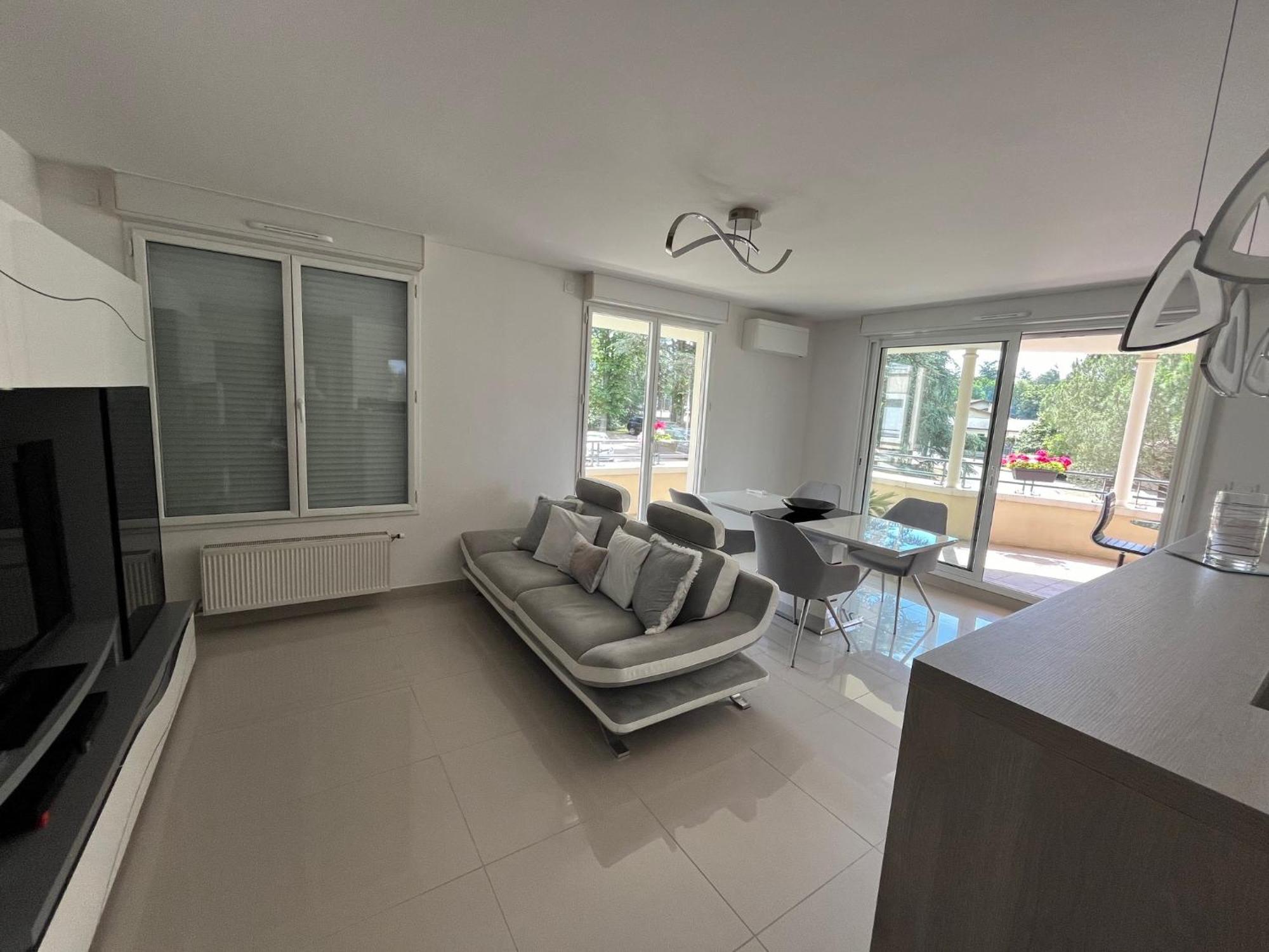 Appartement Entierement Equipe Charbonnieres-les-Bains Exterior photo